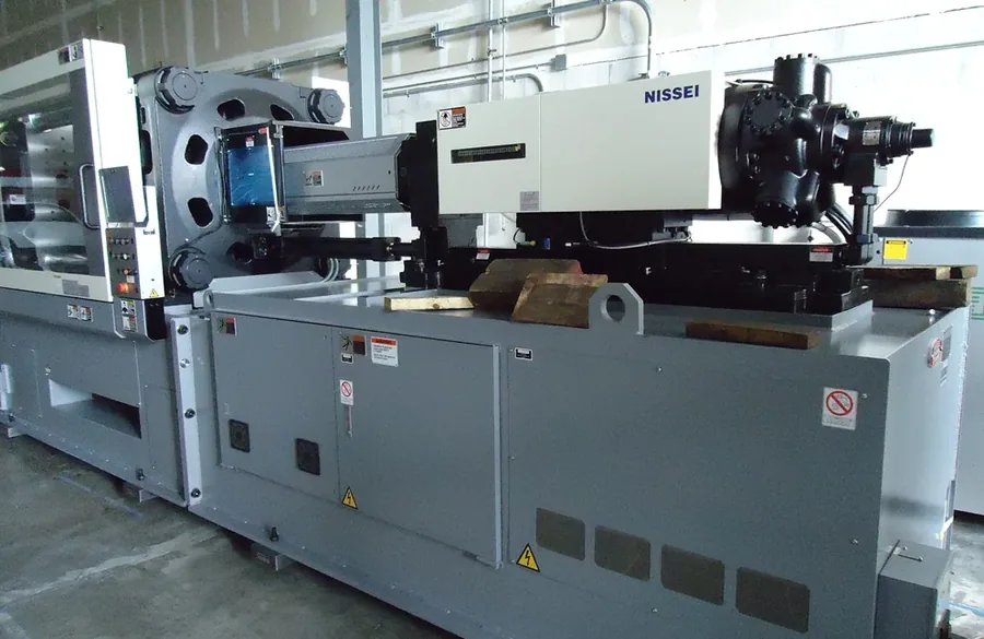 Nissei injection unit and clamp end of the press